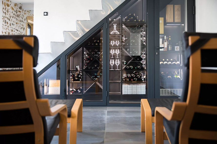 Cave à vin sous escalier